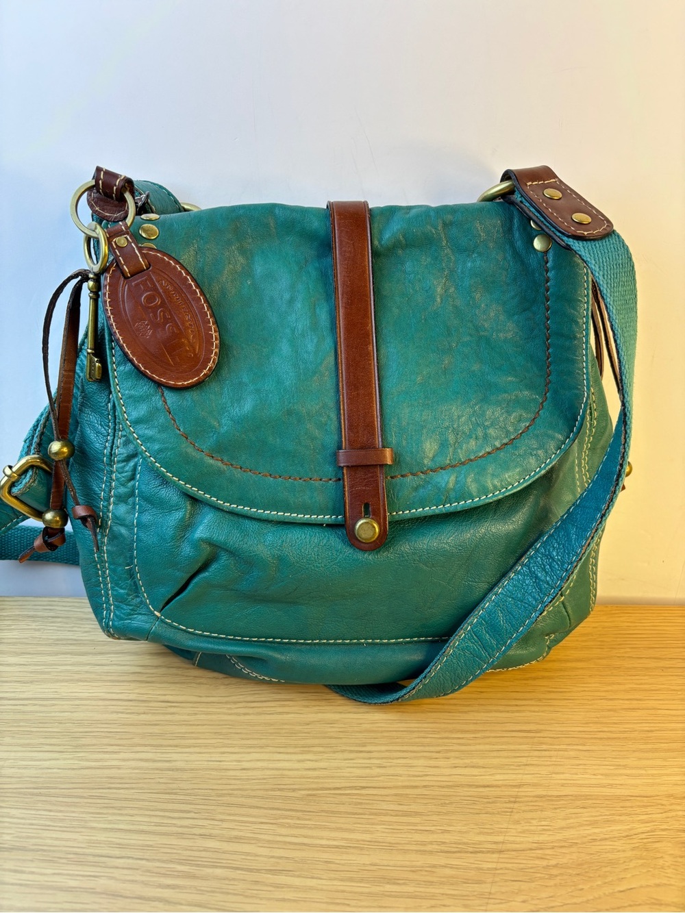 Vintage Fossil "Long Live Vintage" Teal Leather Crossbody Flap Bag.